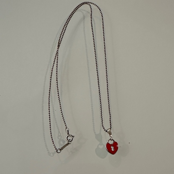 Red Heart Lock Pendant Necklace - Picture 10 of 10